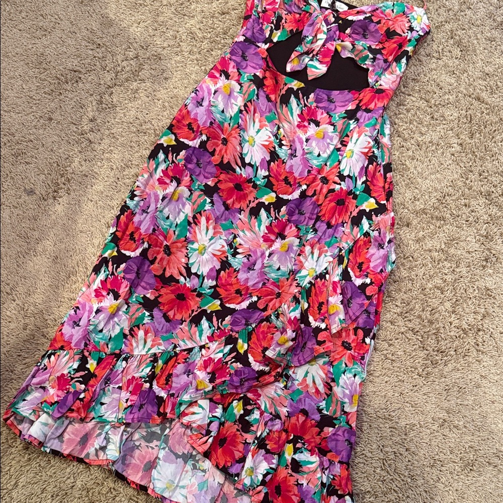 Privacy Please floral tie front cut out midi dress size Medium NWT! - Picture 3 of 4